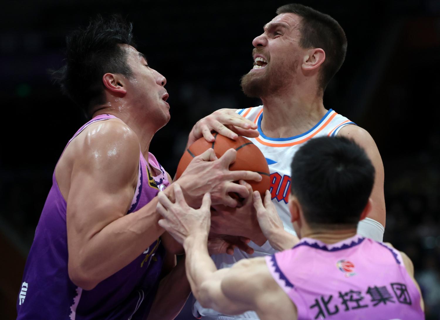 b体育-外援单场砍下+，帮助球队反超对手获胜