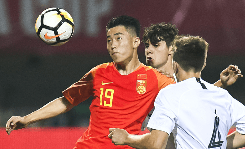 b体育app-鲁能客场取胜富德，正式获得晋级资格，深圳湘润关键时刻踢入进球